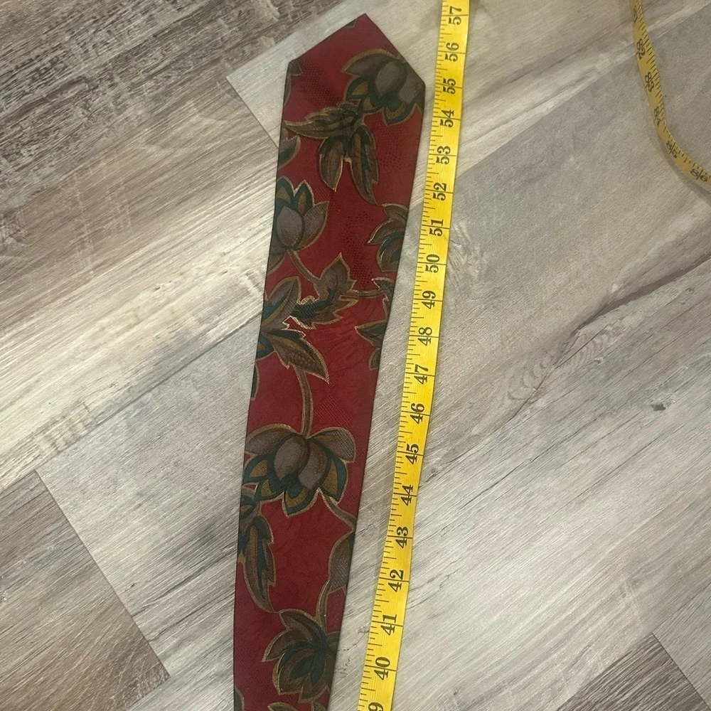 Men’s Tie Bundle Aquascutum London Red Floral Silk Tie & Yule Tie Snowman Tie